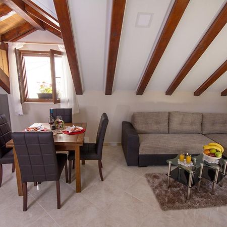 Apartment Niko Kastel Stari Kaštela Rom bilde