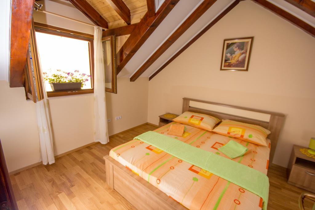 Apartment Niko Kastel Stari Kaštela Rom bilde